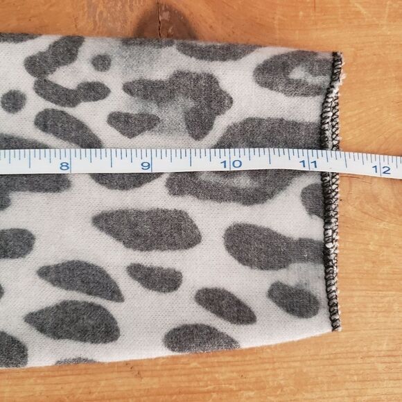 M Made In Italy Large Leopard Print Grey V-Neck Boxy Oversized Sweater Relaxed - Picture 9 of 10